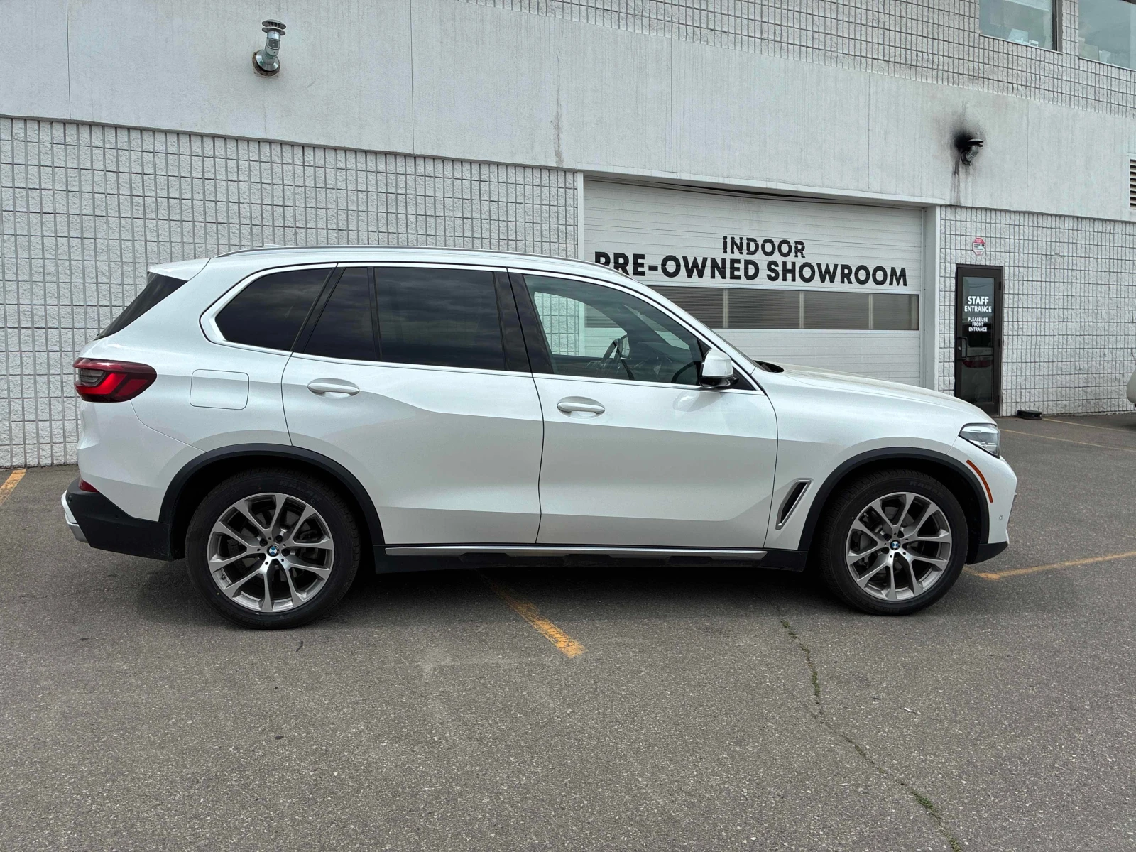 BMW X5 xDrive40i* CARFAX* ПАНО* 360* АВТОКРЕДИТ* , снимка 3 - Автомобили и джипове - 56137103