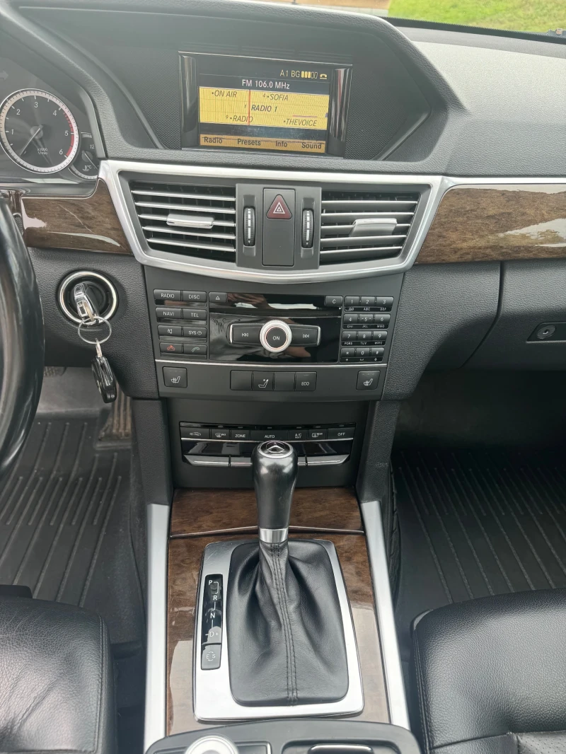 Mercedes-Benz E 200, снимка 15 - Автомобили и джипове - 47610528