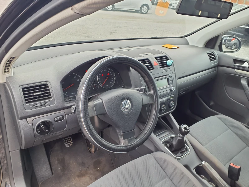 VW Golf 1.6 FSI 6 Скорости , снимка 10 - Автомобили и джипове - 48242351