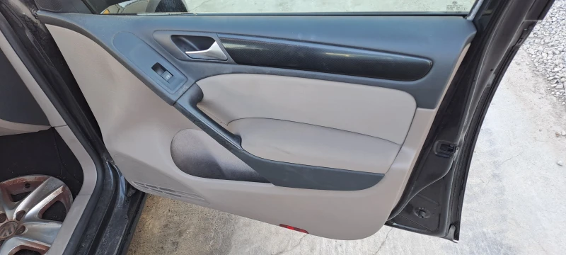 VW Golf 1.2TSI, снимка 4 - Автомобили и джипове - 50105320