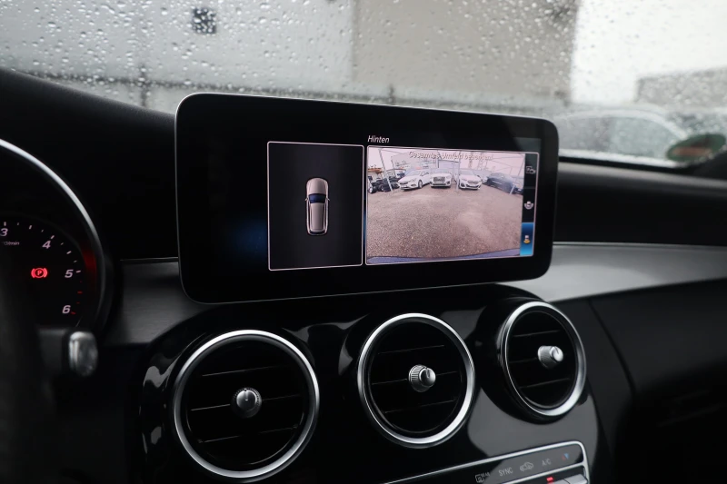 Mercedes-Benz C 220 d AMG 4M DISTR KAM KeyStart Leder BURM SzH #iCarbg, снимка 13 - Автомобили и джипове - 51822075