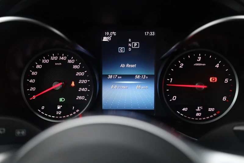 Mercedes-Benz C 220 d AMG 4M DISTR KAM KeyStart Leder BURM SzH #iCarbg, снимка 14 - Автомобили и джипове - 51822075