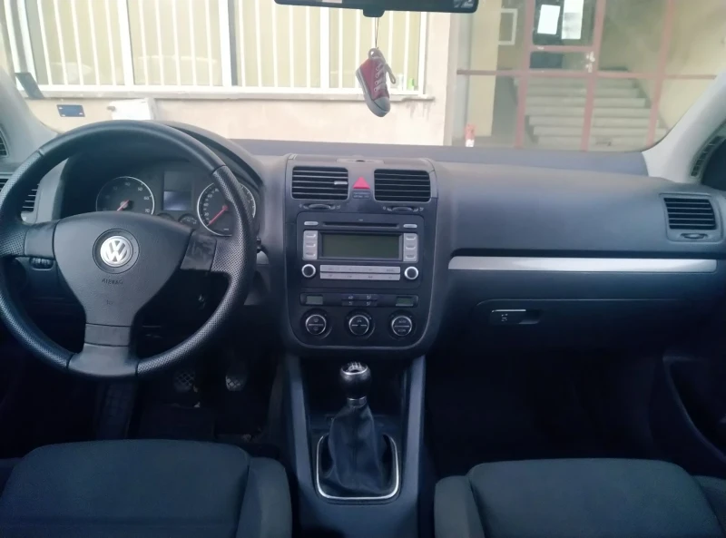 VW Golf 1.6, снимка 7 - Автомобили и джипове - 52188829