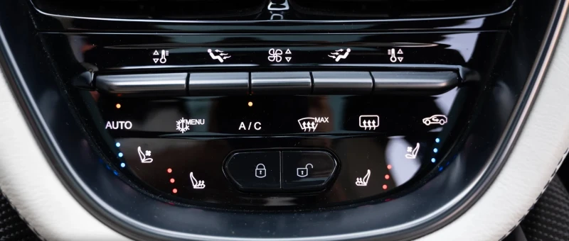 Aston Martin DBX Limited Edition 1/500, снимка 12 - Автомобили и джипове - 52547501