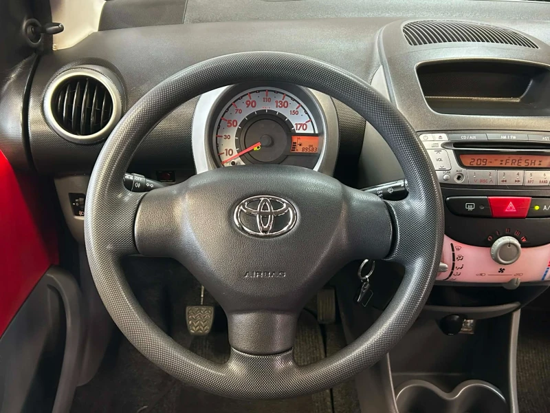 Toyota Aygo 1.0I 5 Врати Климатик, снимка 13 - Автомобили и джипове - 53513242
