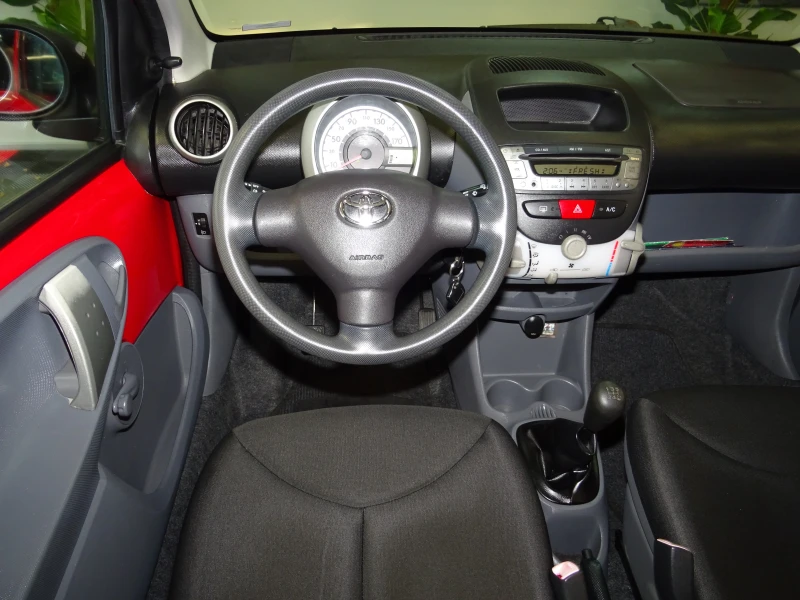 Toyota Aygo 1.0I 5 Врати Климатик, снимка 12 - Автомобили и джипове - 53513242