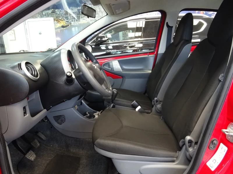 Toyota Aygo 1.0I 5 Врати Климатик, снимка 7 - Автомобили и джипове - 53513242