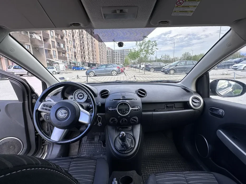 Mazda 2  - изображение 8