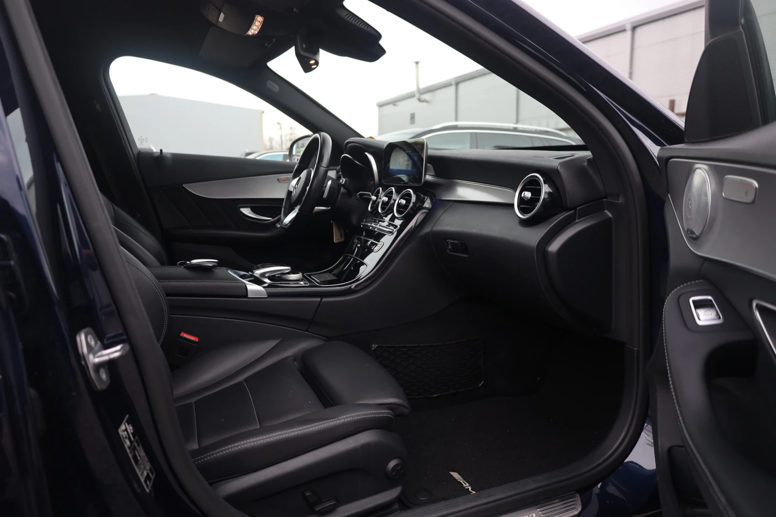 Mercedes-Benz C 220 d AMG 4M DISTR KAM KeyStart Leder BURM SzH #iCarbg, снимка 7 - Автомобили и джипове - 51822075