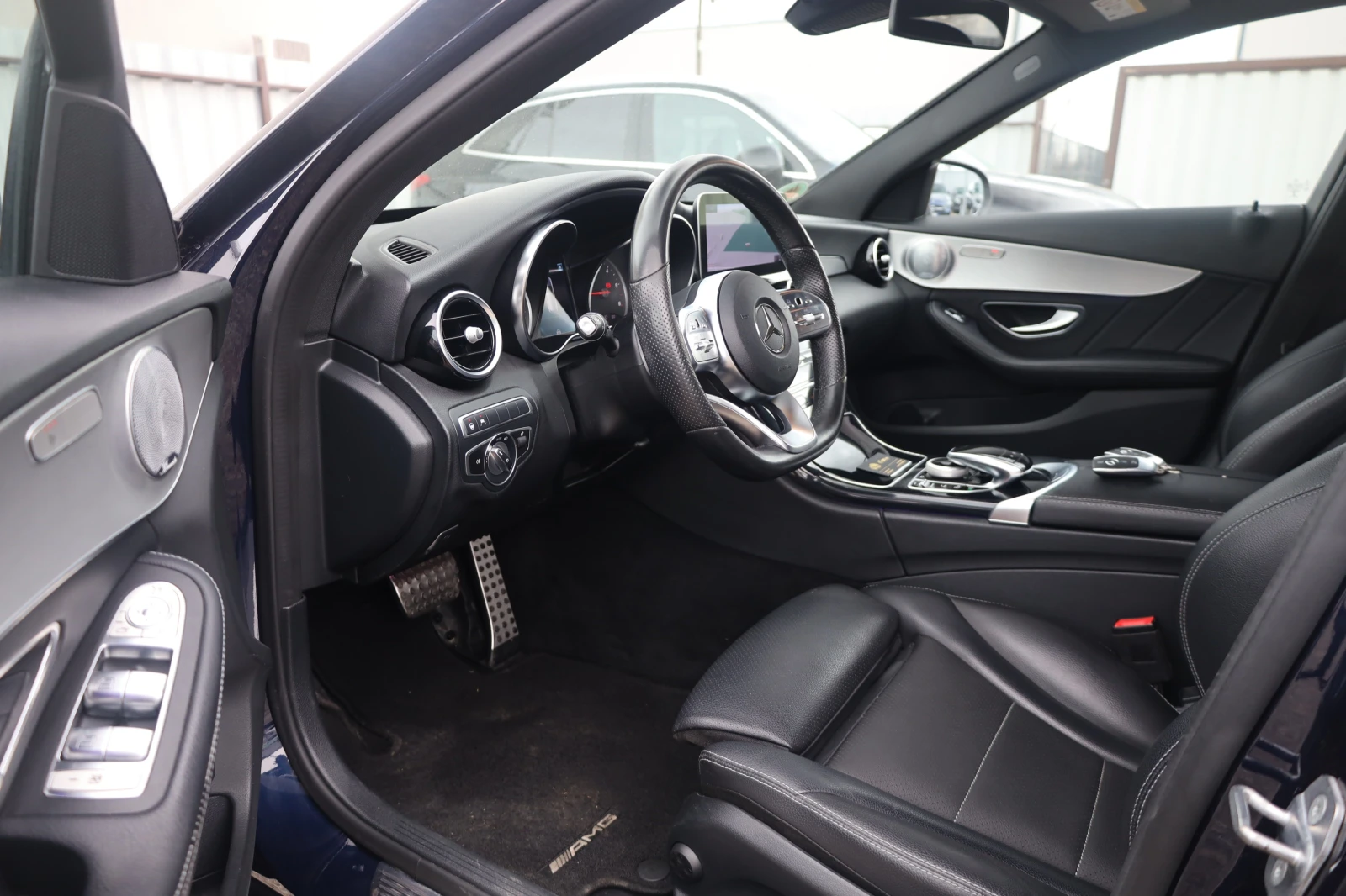 Mercedes-Benz C 220 d AMG 4M DISTR KAM KeyStart Leder BURM SzH #iCarbg, снимка 11 - Автомобили и джипове - 51822075