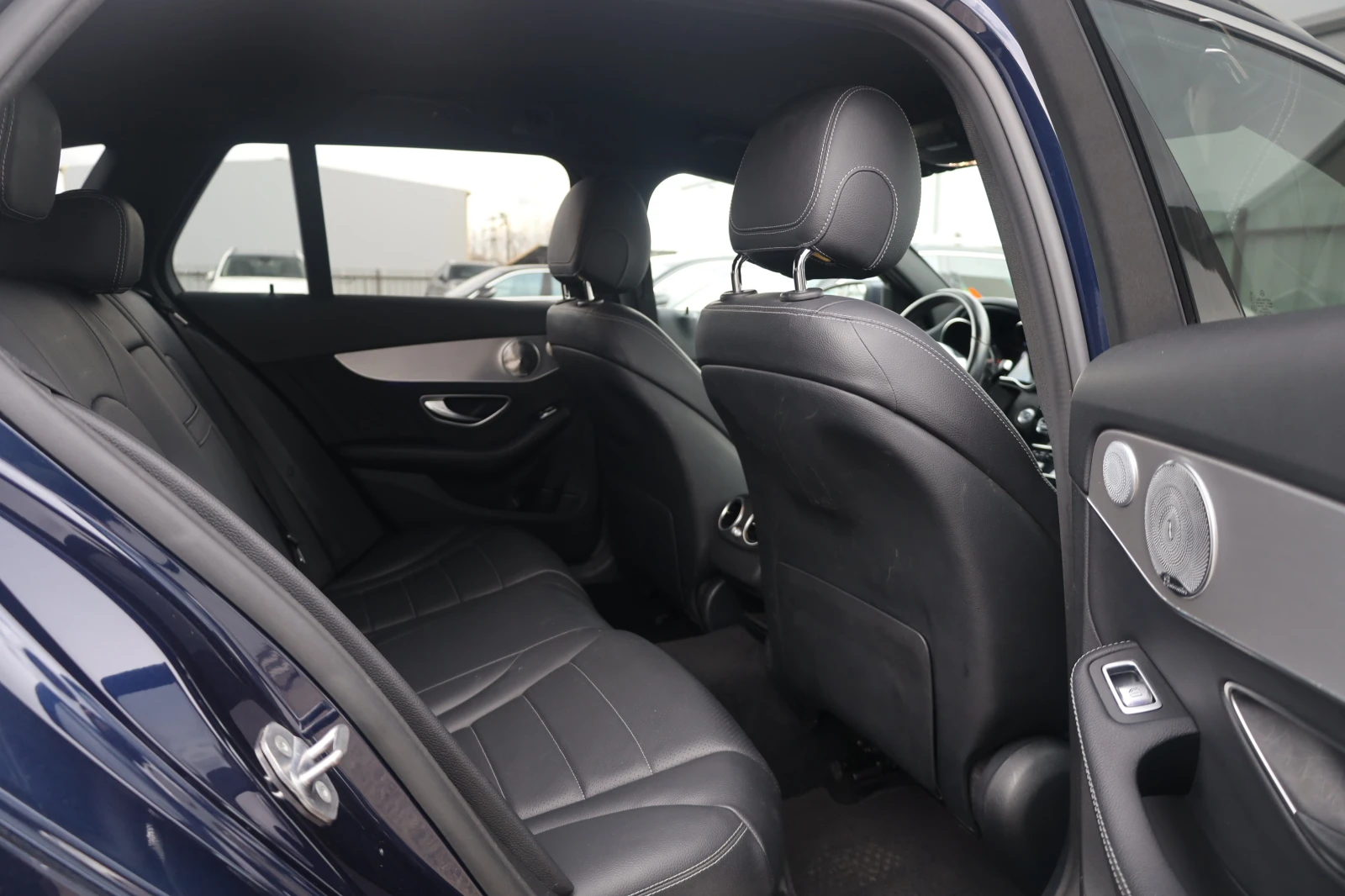 Mercedes-Benz C 220 d AMG 4M DISTR KAM KeyStart Leder BURM SzH #iCarbg, снимка 8 - Автомобили и джипове - 51822075