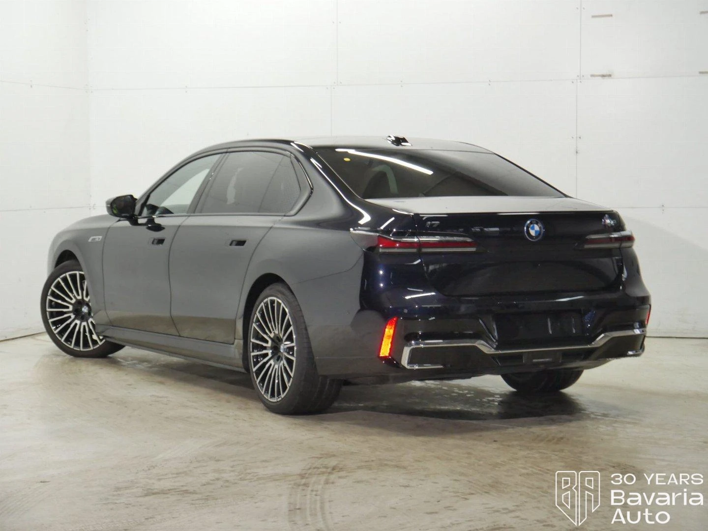 BMW i7 M70 xDrive - изображение 2