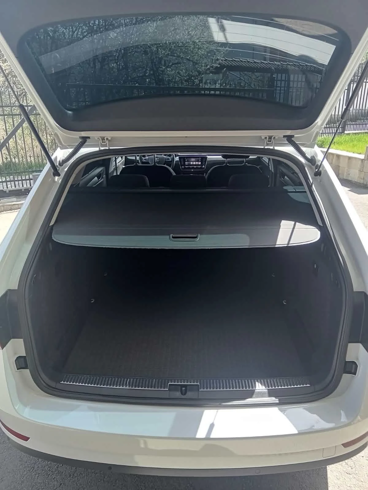 Skoda Superb 2.0 TDI * LED* АВТОМАТИК* NAVI* APP* МОДЕЛ 2020Г.*, снимка 8 - Автомобили и джипове - 54239606