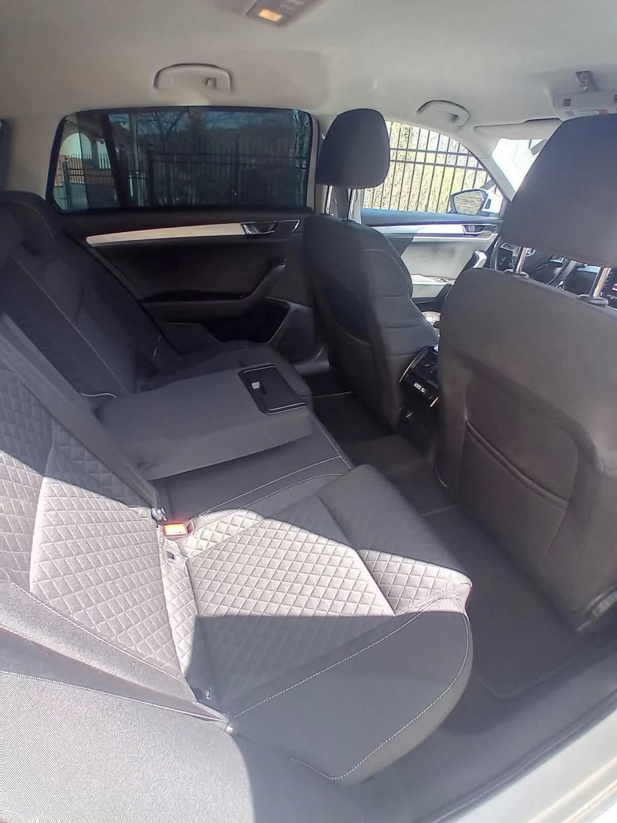 Skoda Superb 2.0 TDI * LED* АВТОМАТИК* NAVI* APP* МОДЕЛ 2020Г.*, снимка 11 - Автомобили и джипове - 54239606