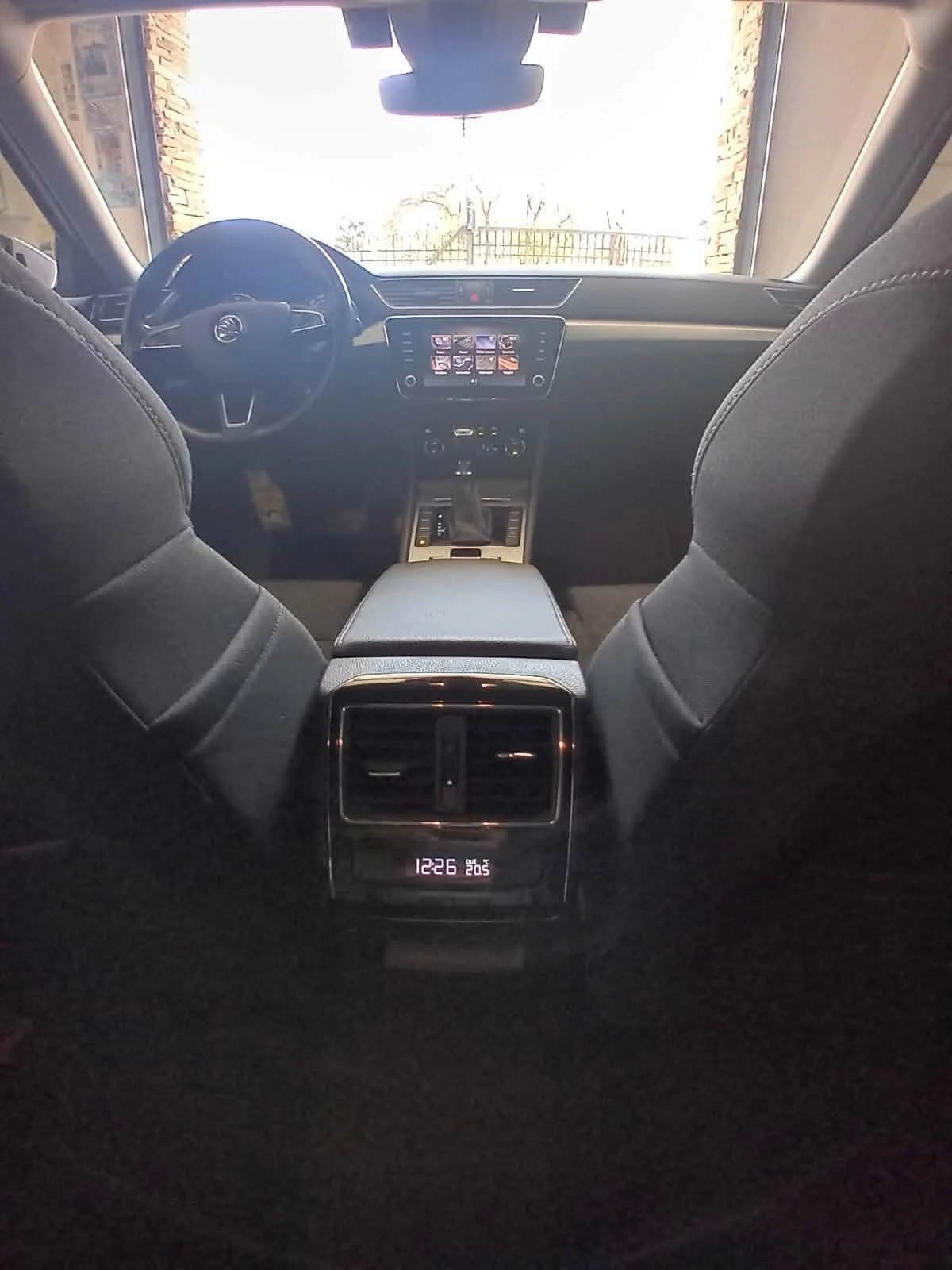 Skoda Superb 2.0 TDI * LED* АВТОМАТИК* NAVI* APP* МОДЕЛ 2020Г.*, снимка 12 - Автомобили и джипове - 54239606