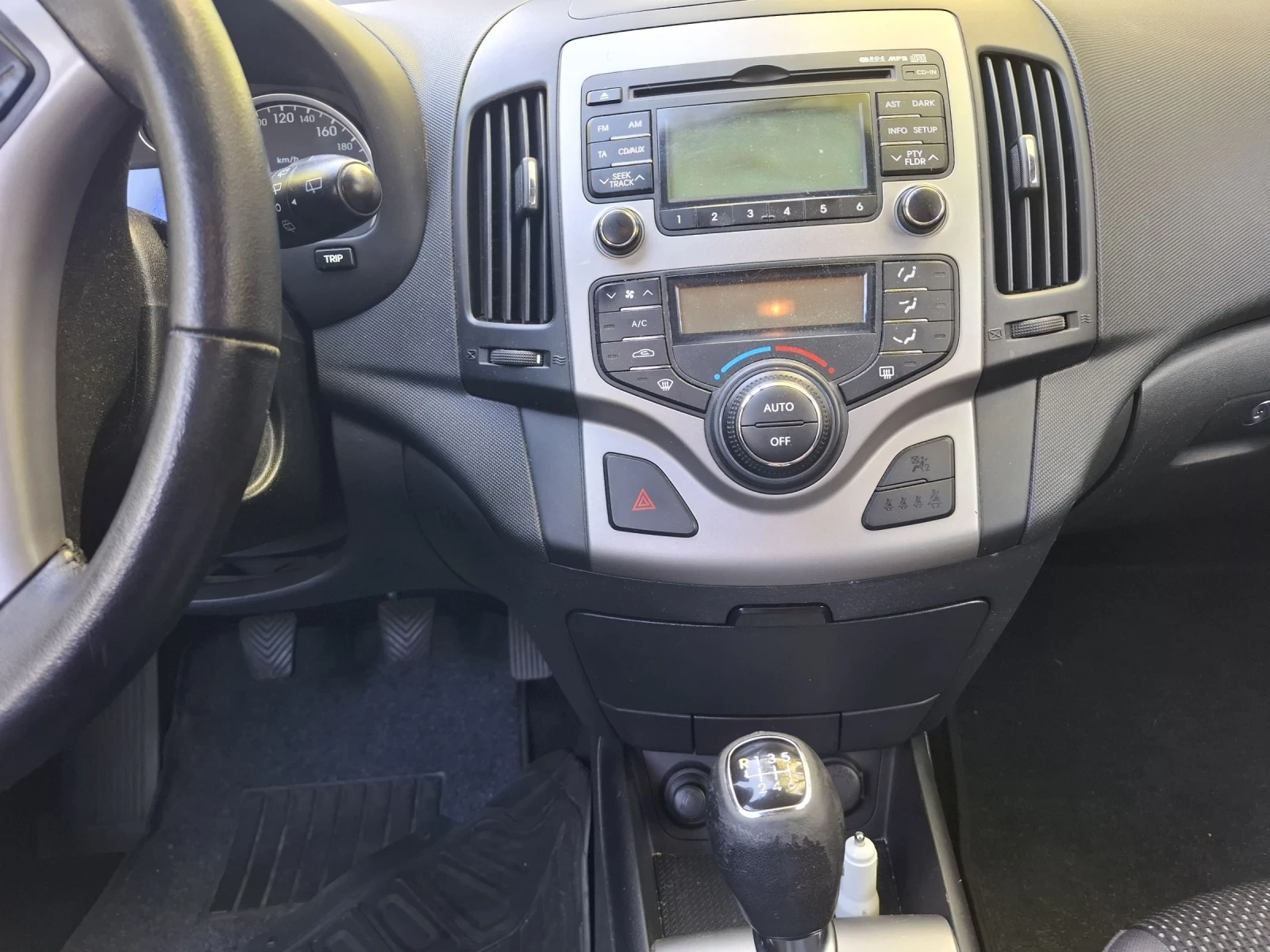 Hyundai I30 1.6, снимка 6 - Автомобили и джипове - 54303808