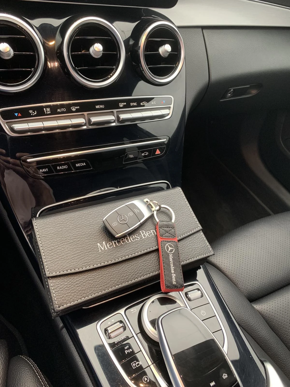 Mercedes-Benz C 200, снимка 10 - Автомобили и джипове - 54319857