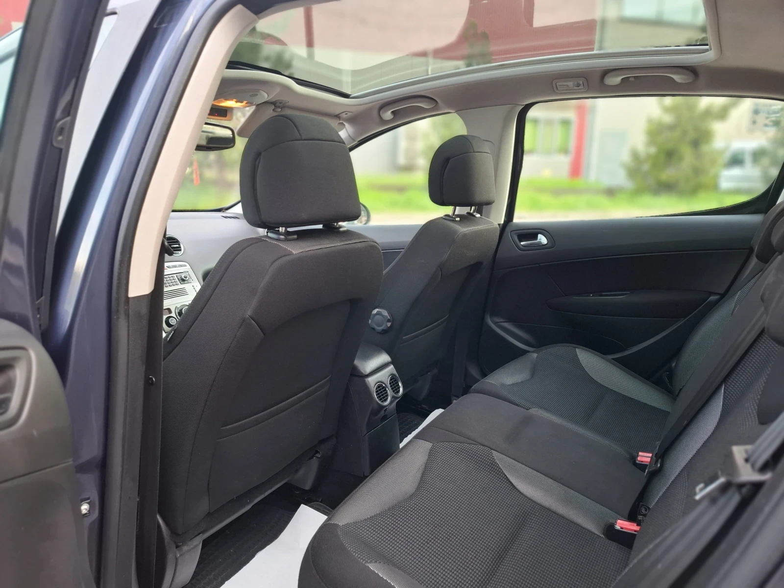 Peugeot 308 1.6HDI 110hp * КЛИМАТРОНИК * NAVI * ПАНОРАМА * , снимка 16 - Автомобили и джипове - 54420067