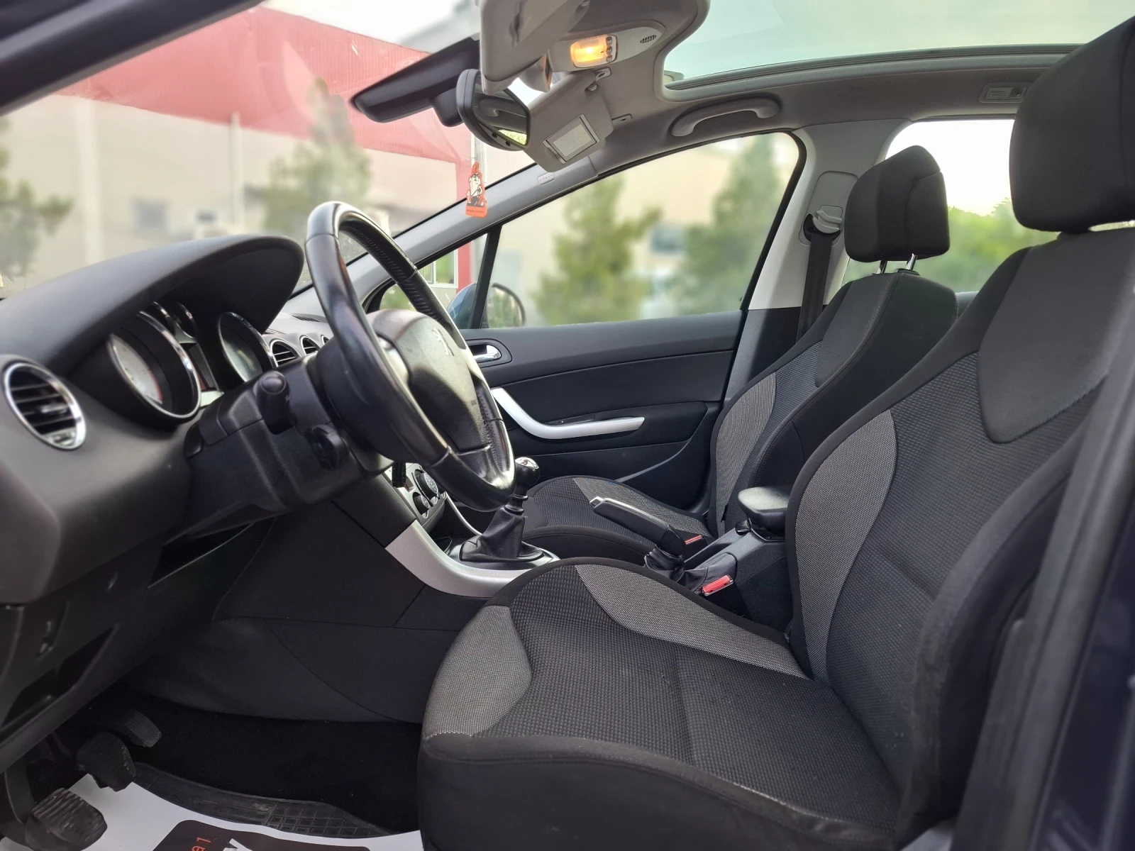 Peugeot 308 1.6HDI 110hp * КЛИМАТРОНИК * NAVI * ПАНОРАМА * , снимка 17 - Автомобили и джипове - 54420067