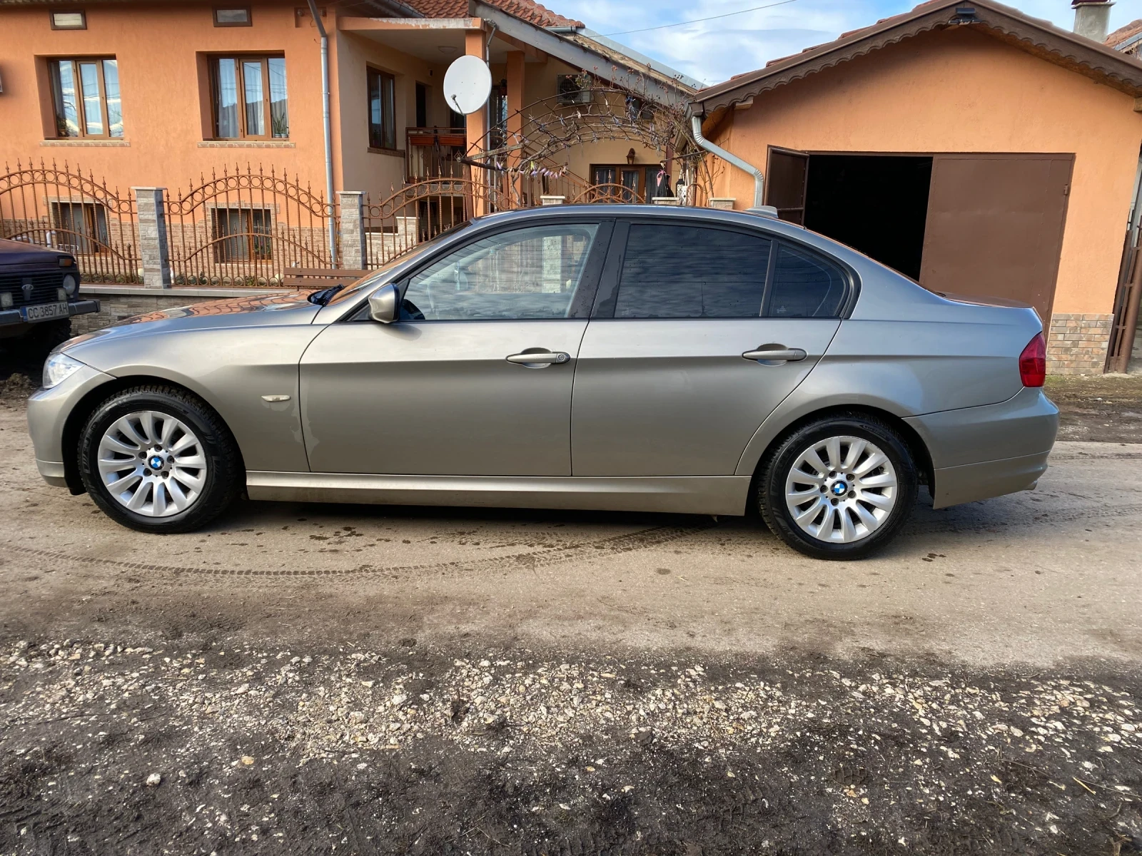 BMW 318 318d, снимка 3 - Автомобили и джипове - 54496524