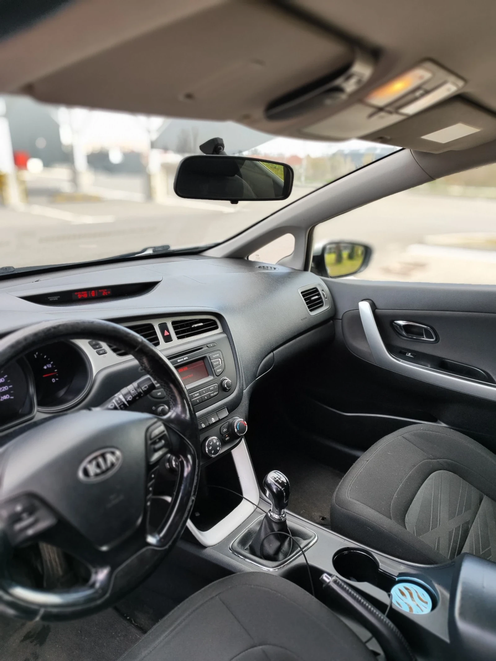 Kia Ceed 1.4 CRDi, снимка 9 - Автомобили и джипове - 54717139