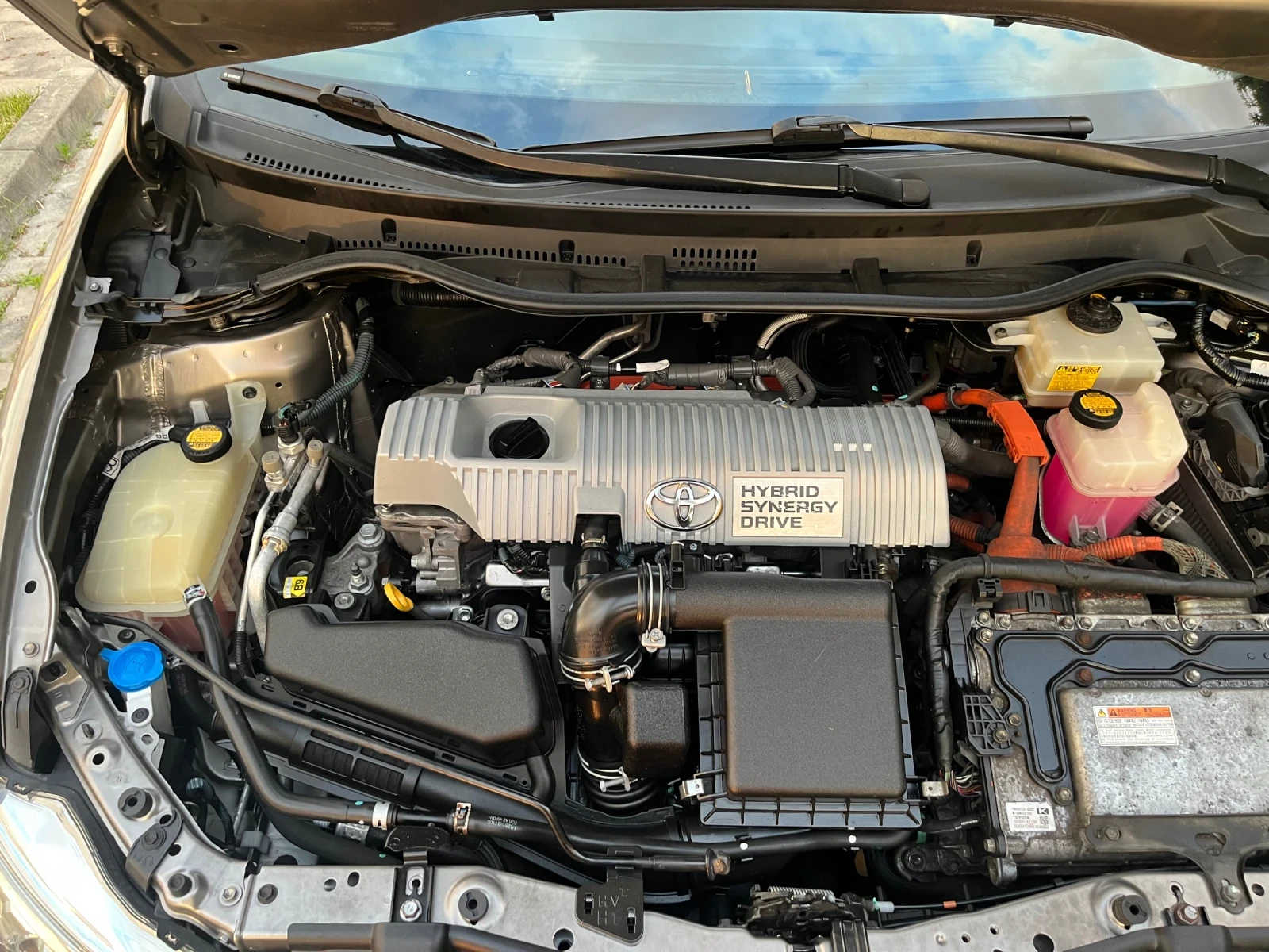 Toyota Auris 1.8Hybrid Lounge 136к.с Перфектна!!!, снимка 17 - Автомобили и джипове - 54793836