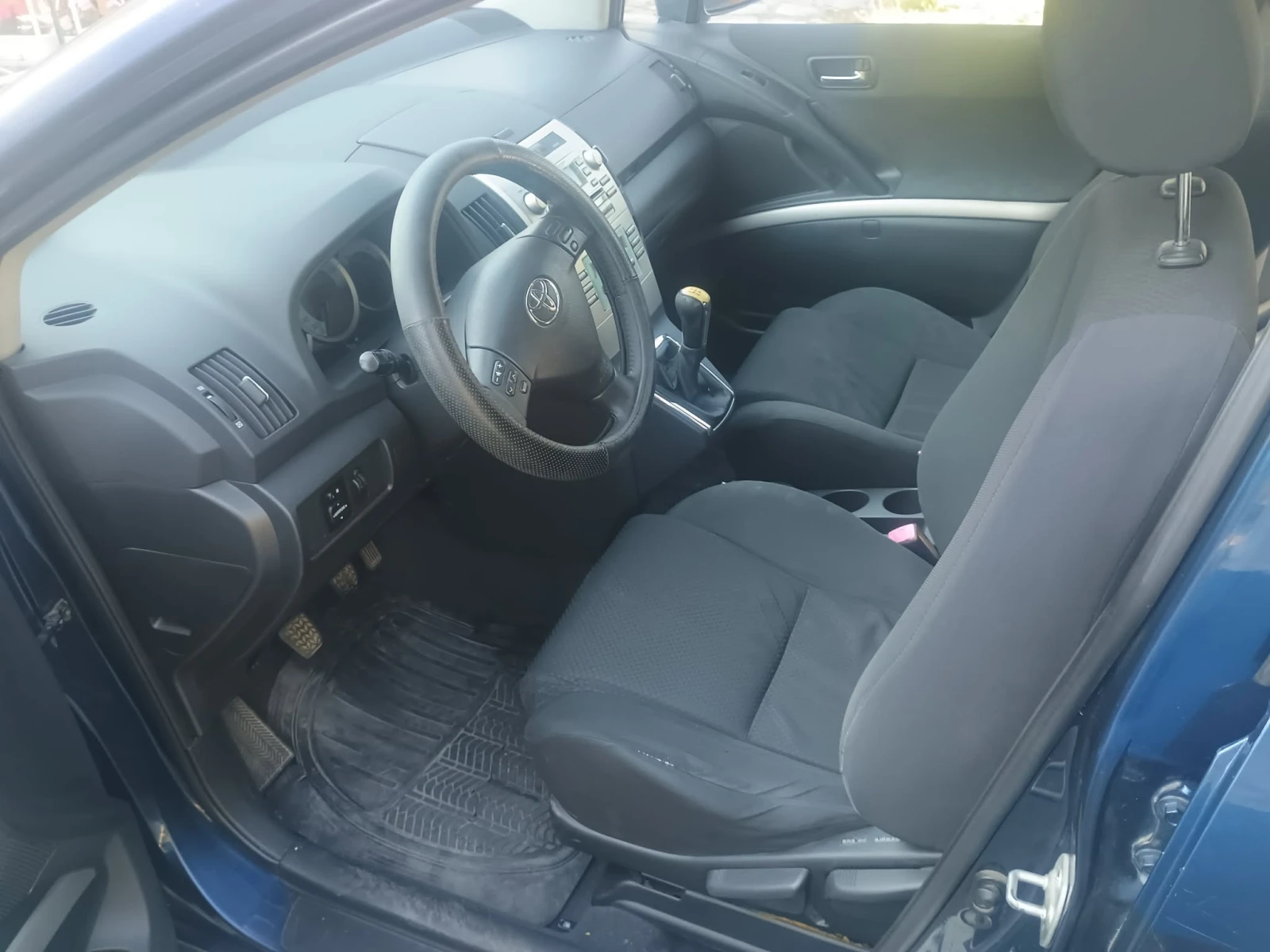 Toyota Corolla verso, снимка 9 - Автомобили и джипове - 55317077