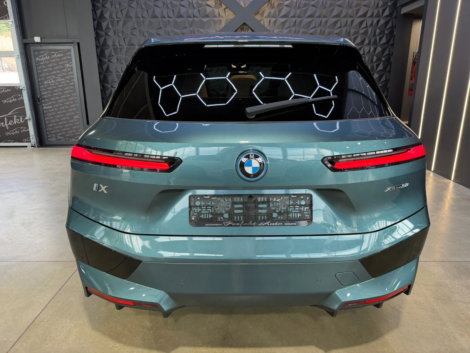 BMW iX 50 xDrive * FULL Екстри * ПАНОРАМА* HARMAN/KARDON*, снимка 4 - Автомобили и джипове - 55453653