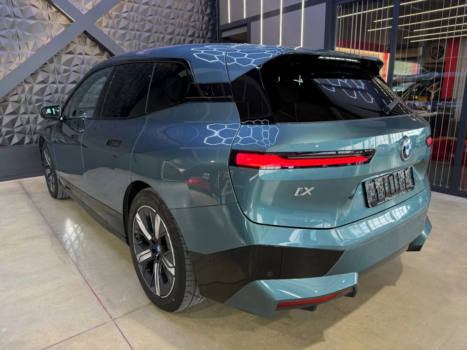 BMW iX 50 xDrive * FULL Екстри * ПАНОРАМА* HARMAN/KARDON*, снимка 3 - Автомобили и джипове - 55453653