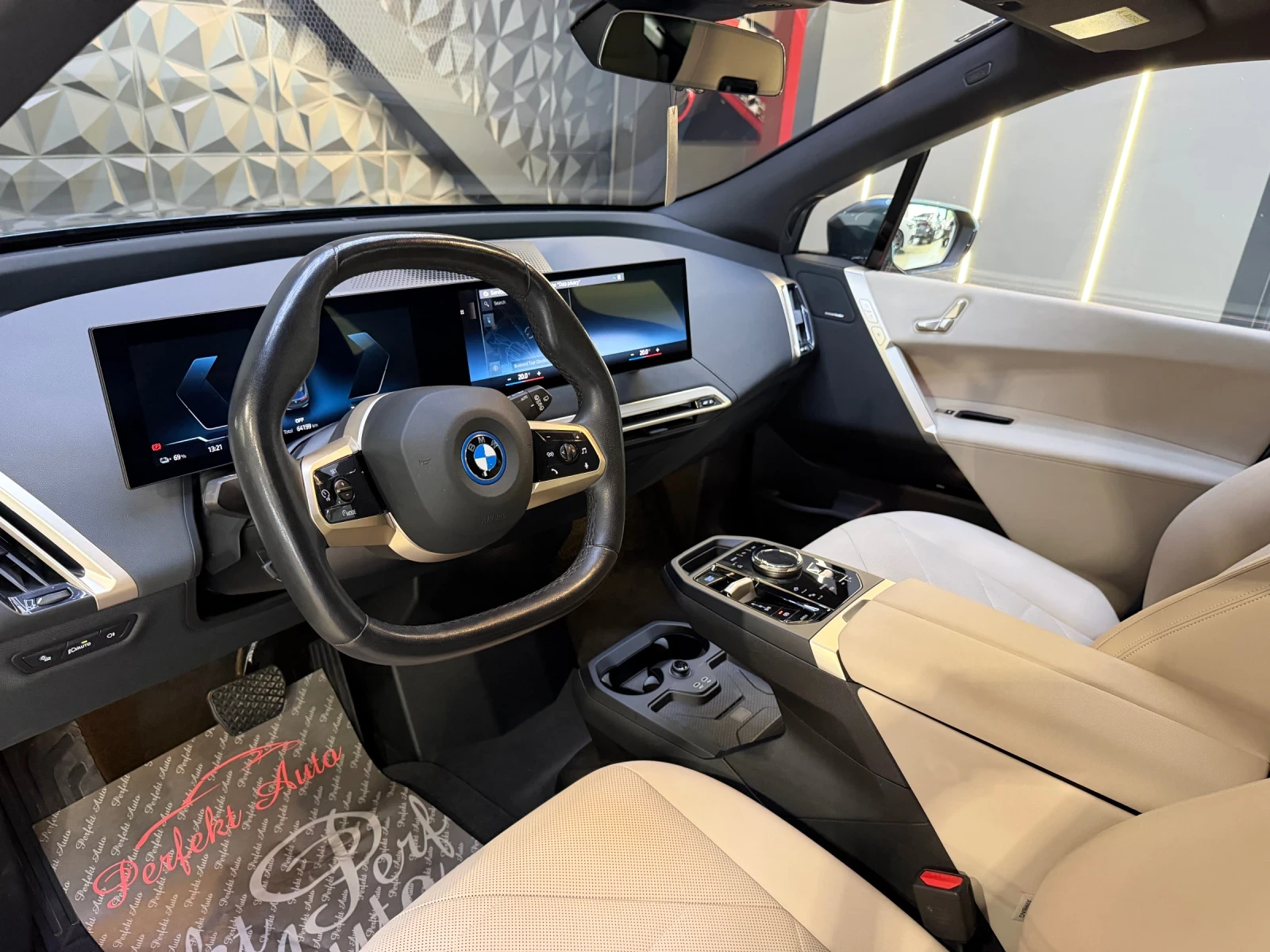 BMW iX 50 xDrive * FULL Екстри * ПАНОРАМА* HARMAN/KARDON*, снимка 8 - Автомобили и джипове - 55453653