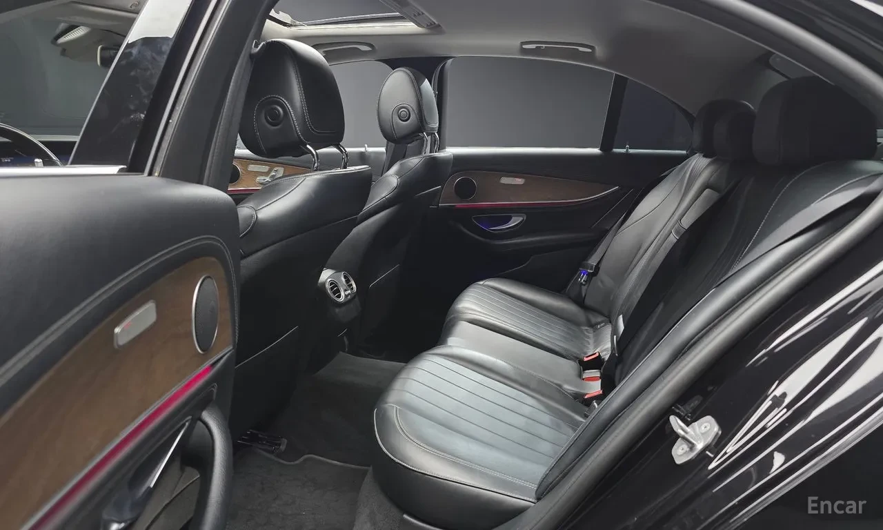 Mercedes-Benz E 220 4 Matic* Accident free , снимка 10 - Автомобили и джипове - 55612312