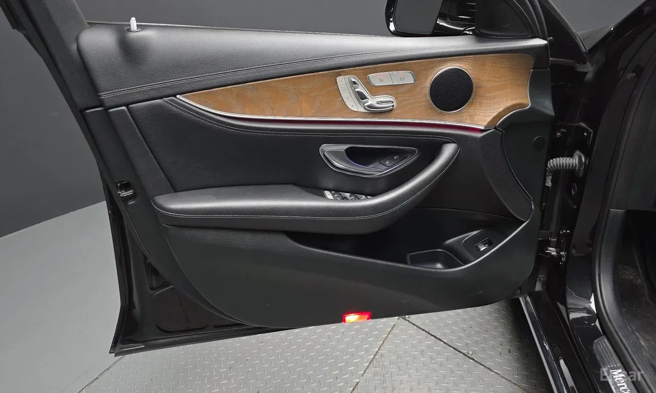Mercedes-Benz E 220 4 Matic* Accident free , снимка 13 - Автомобили и джипове - 55612312