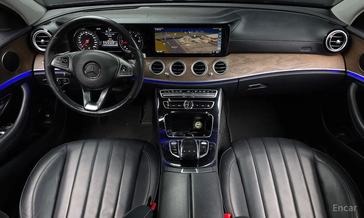 Mercedes-Benz E 220 4 Matic* Accident free , снимка 14 - Автомобили и джипове - 55612312