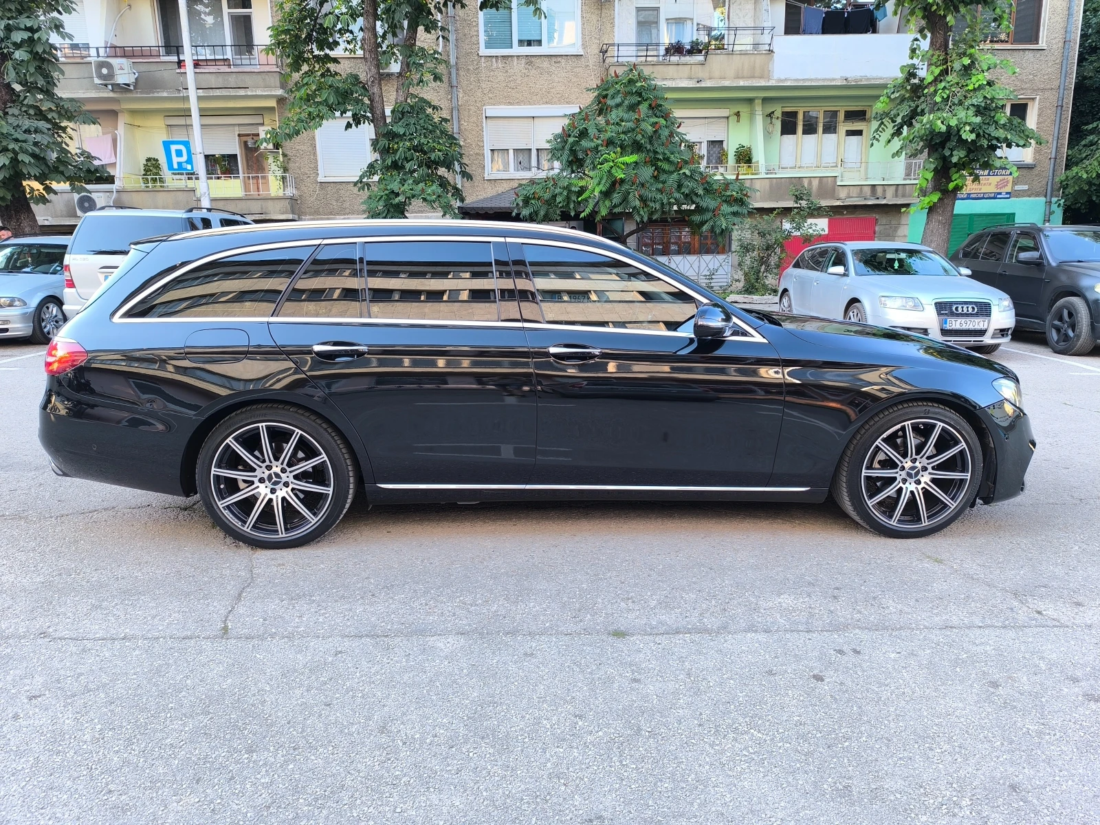 Mercedes-Benz E 220, снимка 5 - Автомобили и джипове - 55656285