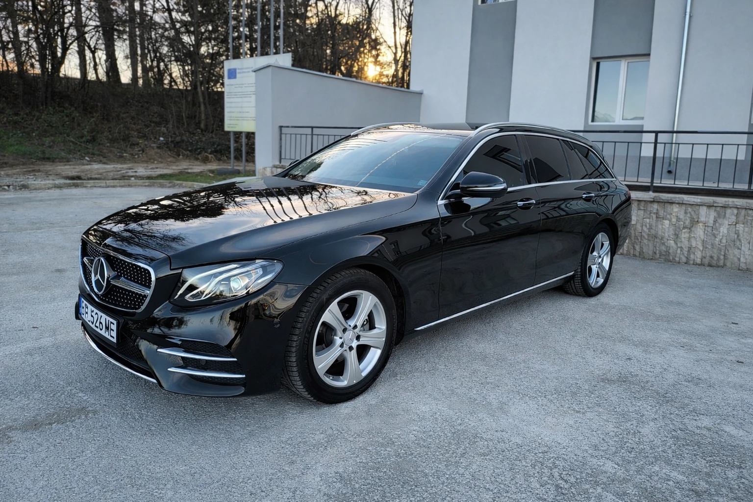 Mercedes-Benz E 220, снимка 15 - Автомобили и джипове - 55656285