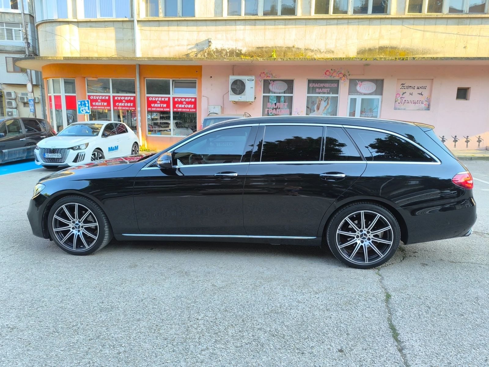 Mercedes-Benz E 220, снимка 2 - Автомобили и джипове - 55656285
