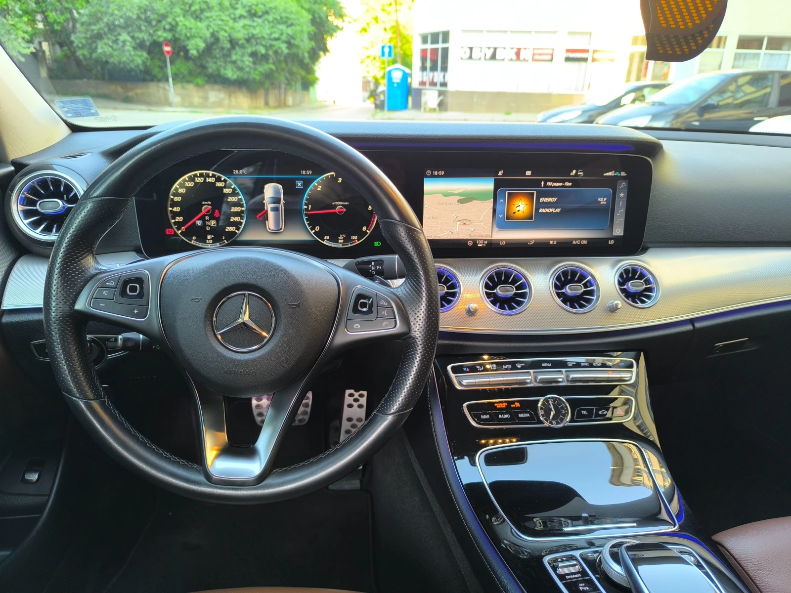 Mercedes-Benz E 220, снимка 10 - Автомобили и джипове - 55656285