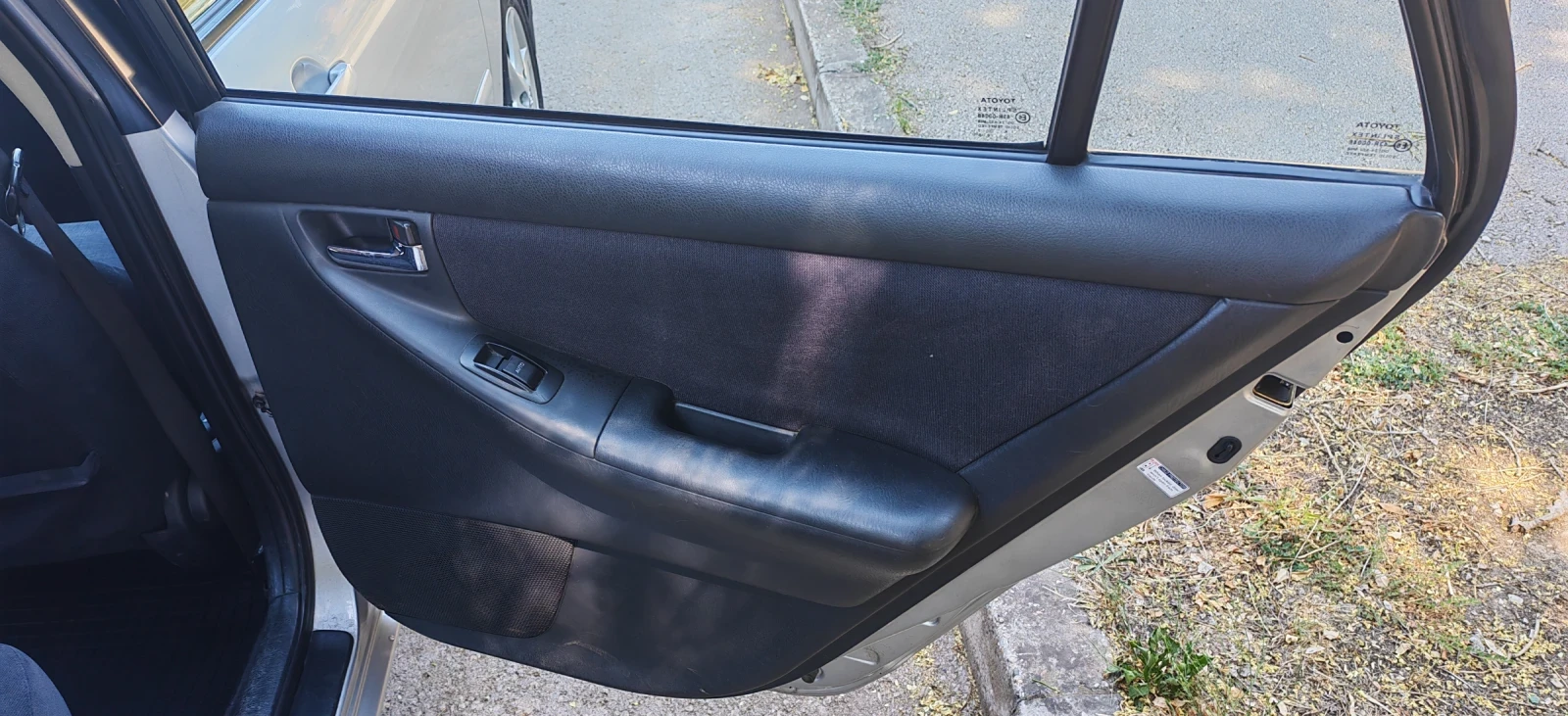 Toyota Corolla 1, 6 i, снимка 8 - Автомобили и джипове - 55663107