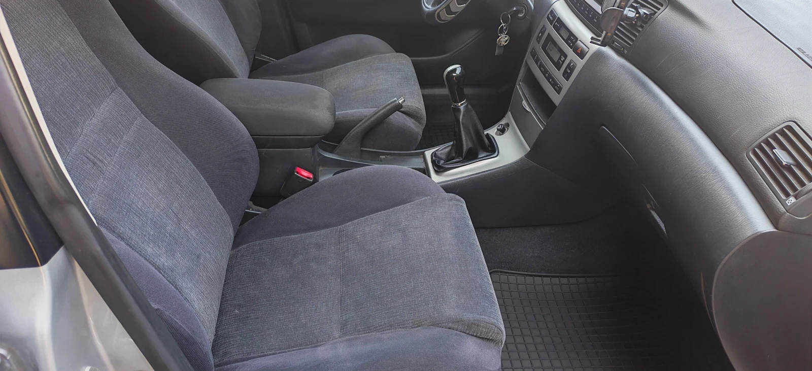 Toyota Corolla 1, 6 i, снимка 11 - Автомобили и джипове - 55663107