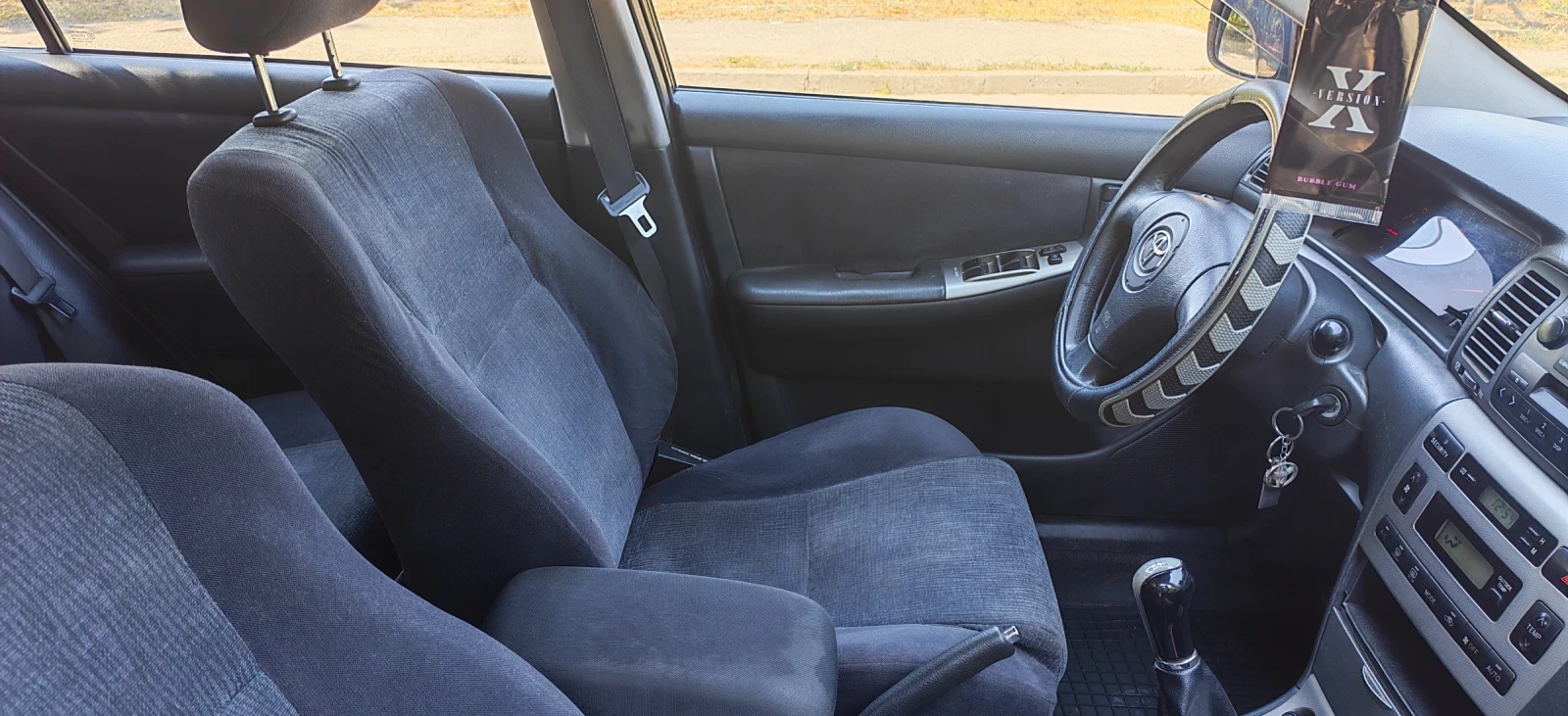 Toyota Corolla 1, 6 i, снимка 9 - Автомобили и джипове - 55663107