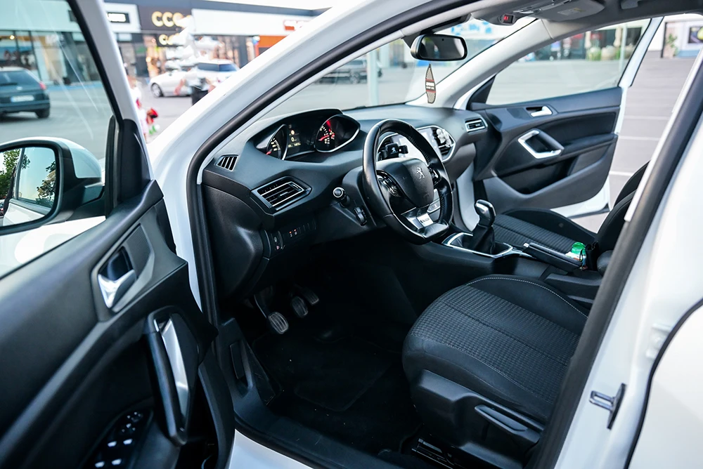 Peugeot 308 Изключително запазен, снимка 13 - Автомобили и джипове - 55748111