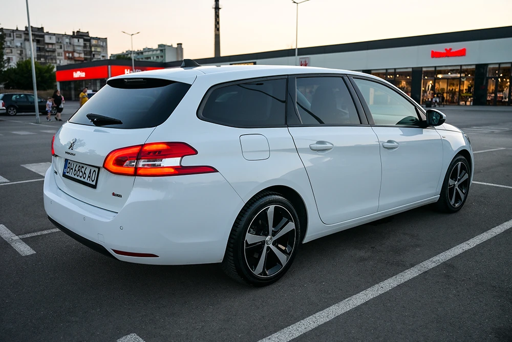 Peugeot 308 Изключително запазен, снимка 11 - Автомобили и джипове - 55748111