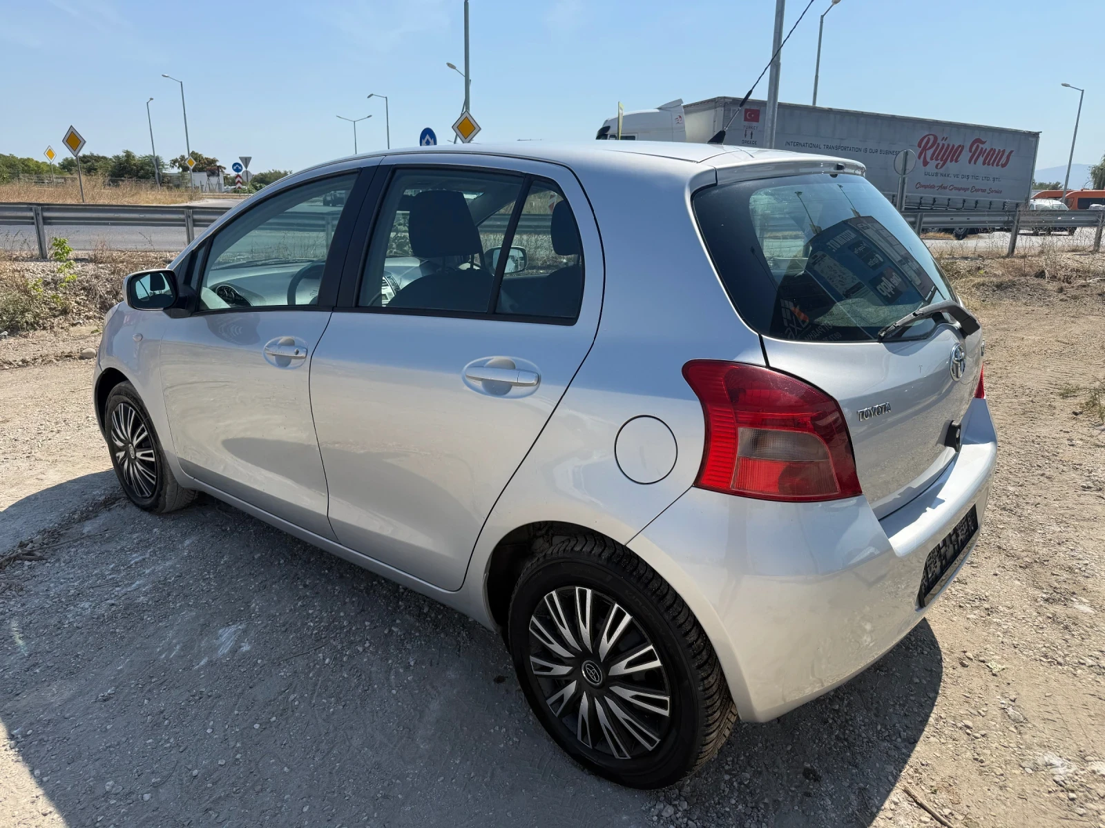 Toyota Yaris 1.0, снимка 6 - Автомобили и джипове - 56024744