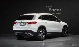 Mercedes-Benz GLA 220 ОАНОРАМА/ПОДГРЕВ/ПАМЕТ/АМБИЕНТ/ЛЕНТИ, снимка 2