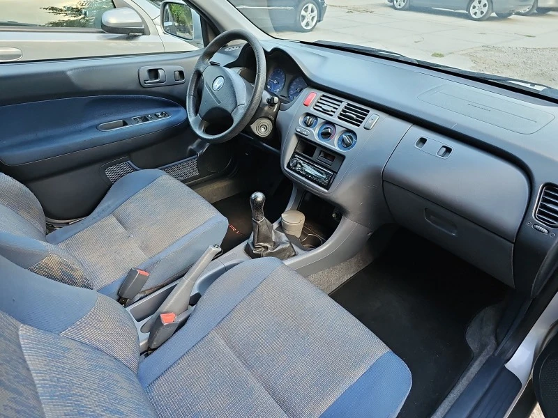 Honda Hr-v 1.6i, снимка 7 - Автомобили и джипове - 41473290