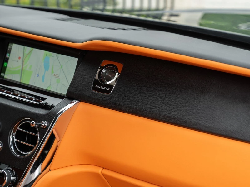 Rolls-Royce Cullinan 6.7 V12/ BESPOKE/ STARLIGHT/ NIGHT VISION/ HEAD UP, снимка 10 - Автомобили и джипове - 51594970