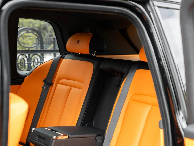Rolls-Royce Cullinan 6.7 V12/ BESPOKE/ STARLIGHT/ NIGHT VISION/ HEAD UP, снимка 12 - Автомобили и джипове - 51594970