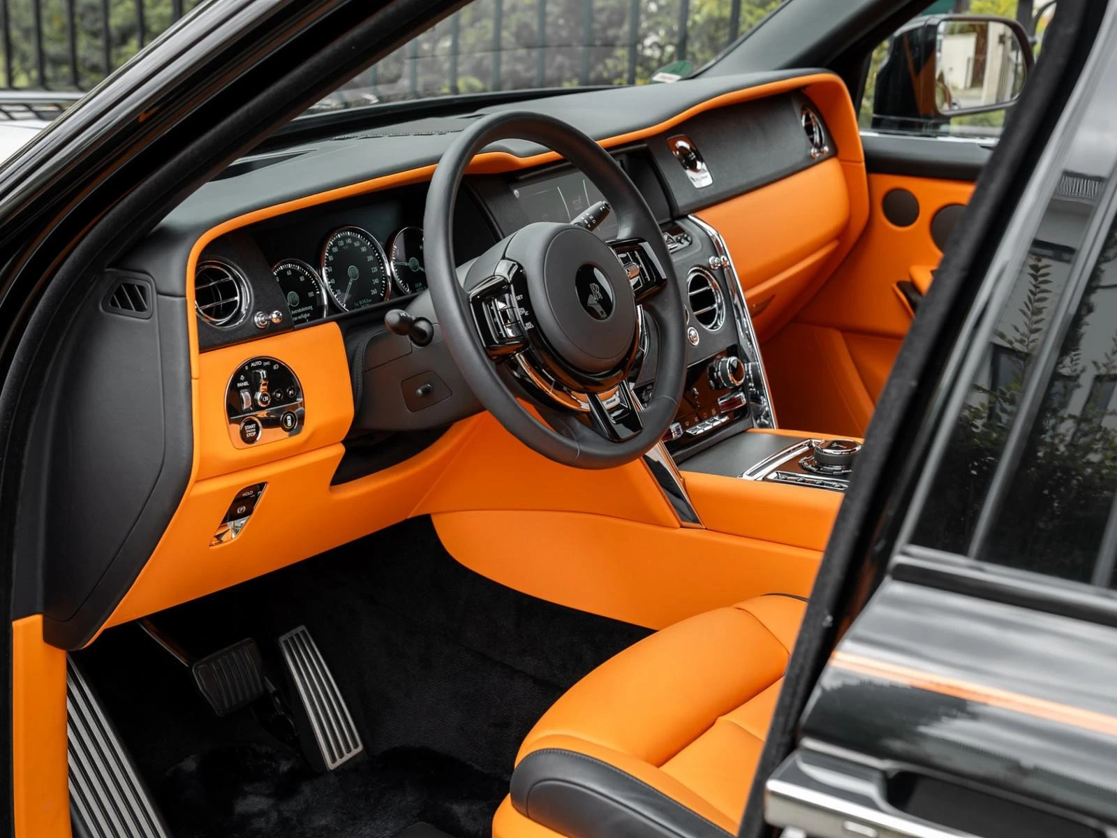 Rolls-Royce Cullinan 6.7 V12/ BESPOKE/ STARLIGHT/ NIGHT VISION/ HEAD UP - изображение 6