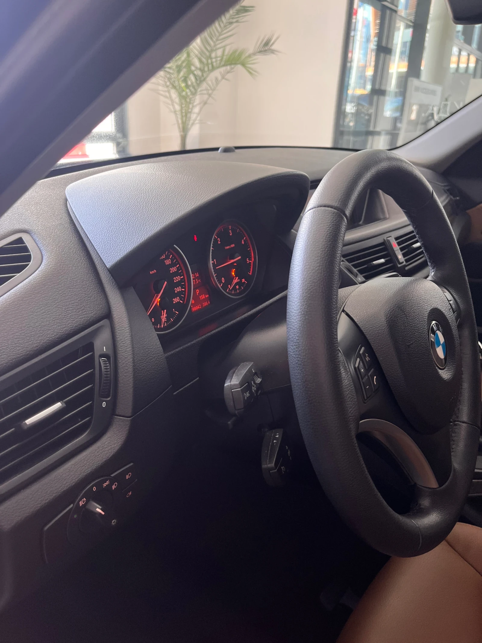 BMW X1 18xDrive, снимка 10 - Автомобили и джипове - 53850856