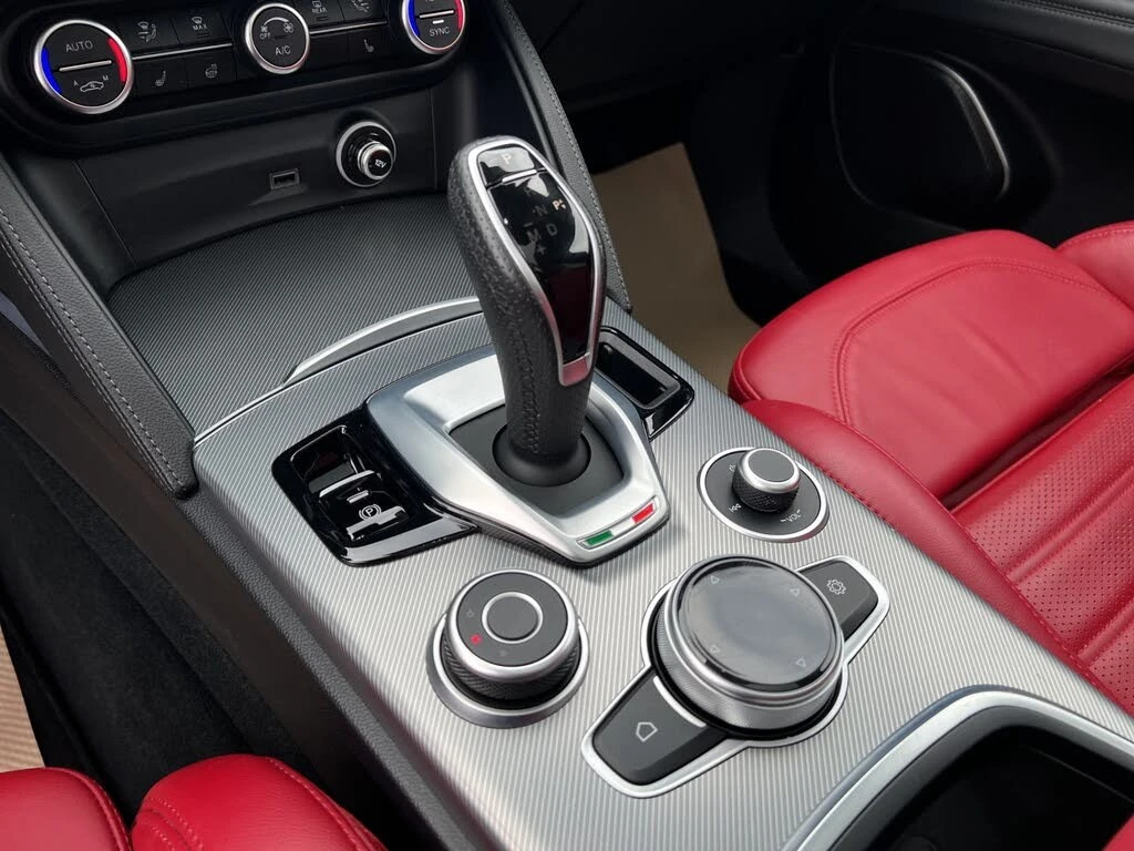 Alfa Romeo Stelvio АвтоКредит* (ЦЕНА ДО БГ)Alfa Romeo Stelvio Veloce , снимка 12 - Автомобили и джипове - 54073139